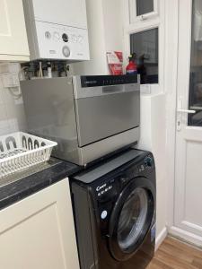 Tranquil Thamesmead Treasure - London