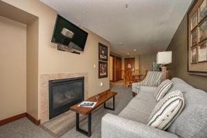 A207 One Bedroom Lake View