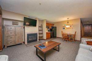 B103 One Bedroom Lake View