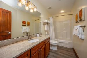 B103 One Bedroom Lake View