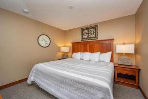 B103 One Bedroom Lake View