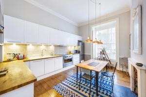 Stunning City Centre Living with Parking