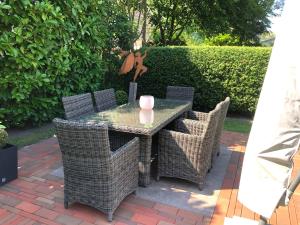 Sky & Sand Homes Strandläufer I Stilvolle Wohnung unter Reet in SPO mit Parkgarten