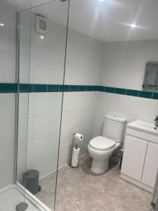 3 bed flat 10 mins to Alton Towers Sleeps 6-8 people