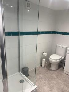 3 bed flat 10 mins to Alton Towers Sleeps 6-8 people