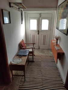 Δυάρι ισόγειο παραδοσιακής οικίας με μεγάλο κήπο