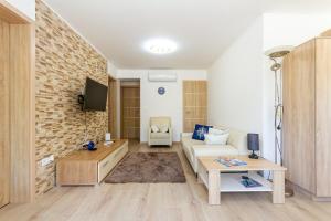 Bolyai Apartment 3BR AC PARKING GRF