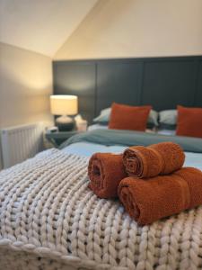 The Mews - Worcester City - House - Gated - Self Check In - Free WIFI - 2 Doubles - TVs in bedrooms - Sleeps 6 - Free Nearby Parking