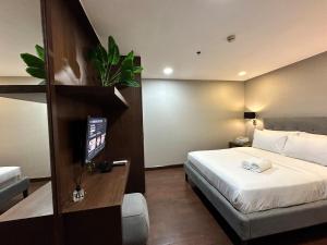 100 SQM 3BR in Central Makati Greenbelt Area