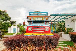 La Querendona - La Chiva un típico autobús Colombiano