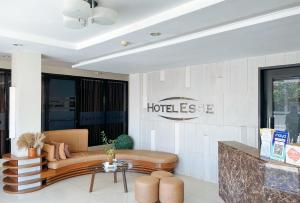 RedDoorz Plus at Hotel Esse