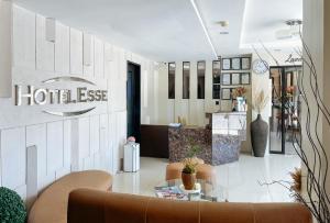 RedDoorz Plus at Hotel Esse