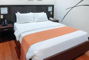 RedDoorz Plus at Hotel Esse