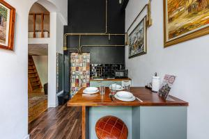 Andrassy Art -Stunning Studio with AC Heroes Square