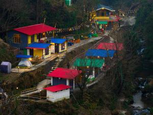 The Hosteller Mussoorie By the Streamside, Kempty