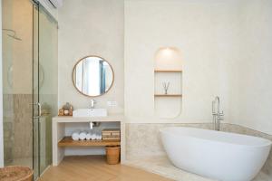 Brand New Yunique Family Villa at Bingin Sentosa