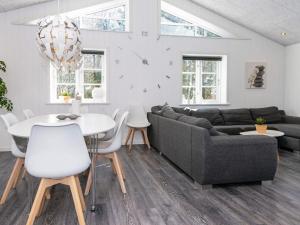 8 person holiday home in Ringkøbing