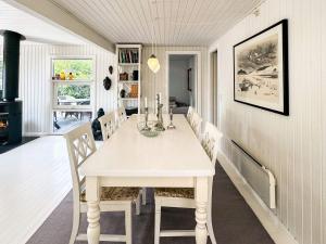 6 person holiday home in Dronningmølle-By Traum
