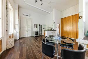 Andrássy Loft Huge Bath & AC Near Heroes Sq