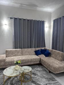 Jlynn retreat -2 Bed Rooms Apartment