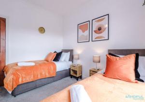 5BR House, Sleeps 10 guests - Free Parking - Business & Contractor Stays