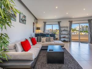 Modern apartment with pool, jacuzzi and gym #1984