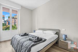 RI9 -Prada- Super large and central apartment