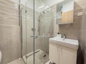 River Danube flat w balcony and FREE guarded parking