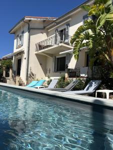 Très beau Studio lumineux dans Villa avec piscine