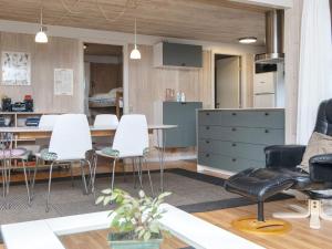 10 person holiday home in Glesborg-By Traum