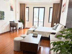 Light filled Apartment-City view