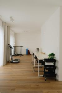 Boutique Guesthouse - Private Top floor - 3 rooms - host on site available