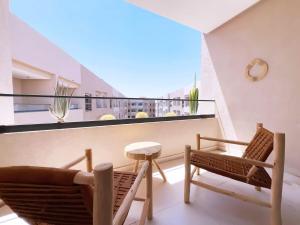 Charmant Appart , Confort avec balcon et piscine