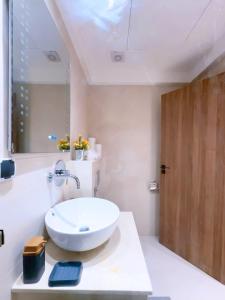 Charmant Appart , Confort avec balcon et piscine