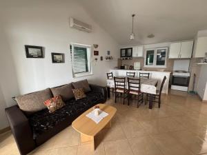 Beachside 2-Bed Bliss!