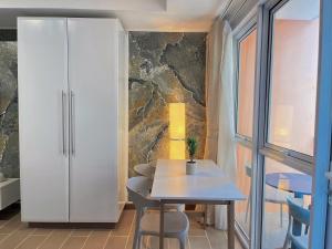 PREMIUM 1BR Venice Canal Mall, Pool, Gym, Sauna & 5G Wi-Fi, Ste 16