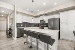 3 Bedrooms 2 Bathrooms Storey Lake 3131-406