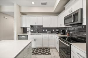 3 Bedrooms 2 Bathrooms Storey Lake 3131-406