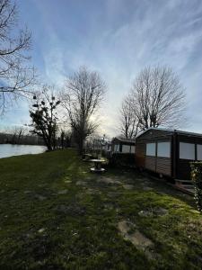 Mobil-home 2 chambres côté rivière