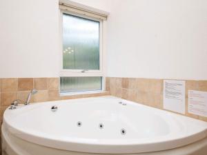 8 person holiday home in Ålbæk