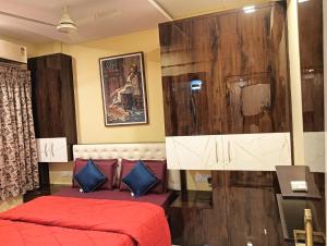 Fuchsia Stays Candolim Apartment