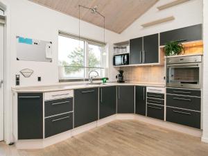 8 person holiday home in Ålbæk