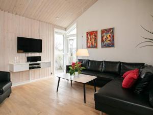 8 person holiday home in Ålbæk