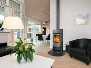 8 person holiday home in Ålbæk