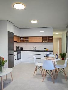 Sea View apt 10 min walk from the beach by Hospi Living 2