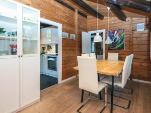 6 person holiday home in Glesborg-By Traum