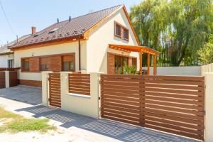 Bolyai Apartments w AC PARKING terrace ev charger