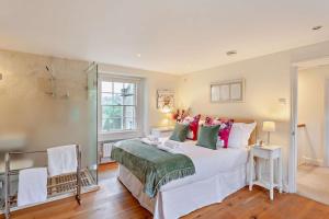 4 Bed in Widcombe oc-bhr13