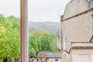 4 Bed in Widcombe oc-bhr13