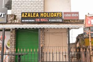 Azalea Holidays On Mall